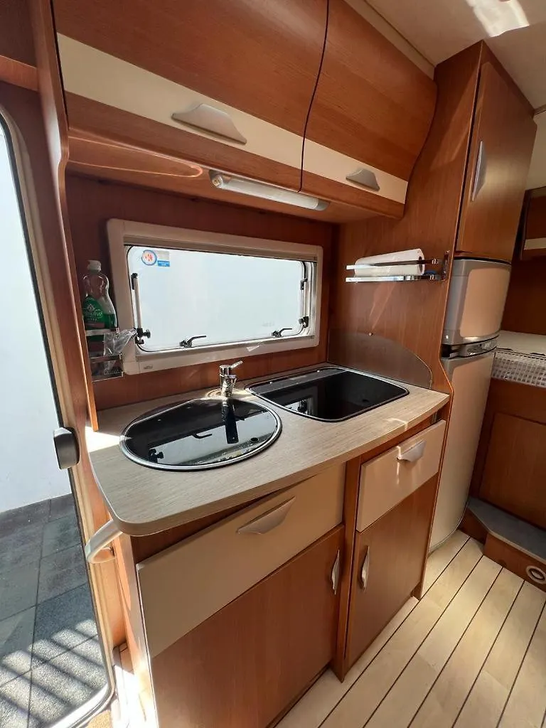 Bådhotel Camper Rent Motorhome Albania Tirana